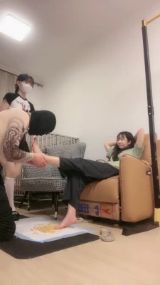 图片[7]_【高难度挑战美学】白丝裸足羞辱/踩踏喂食/转胯遛狗/训练揪耳朵 bf26104_HD绳艺资源