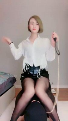 图片[6]_【美丝大大】舔多双鞋底/圣水伺候/黑丝深喉/骑马踩踏 bf25997_HD绳艺资源