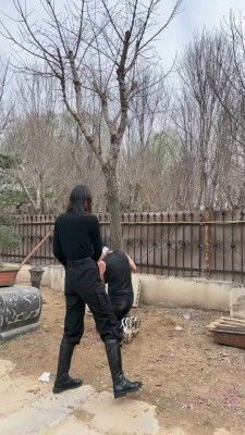 【沅芷大人】重度-公开处刑狗-硬靴踢踹 bf25941_HD绳艺资源