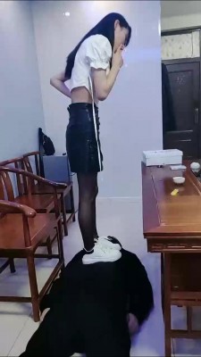 【吴迪】经理被美女员工暴打 bf25945_HD绳艺资源