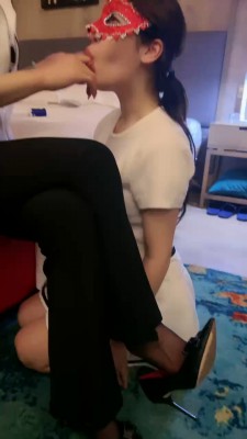 【丹祖宗】双母畜-腿绞窒息/脚喂食/艺术舔脚 bf25975_HD绳艺资源