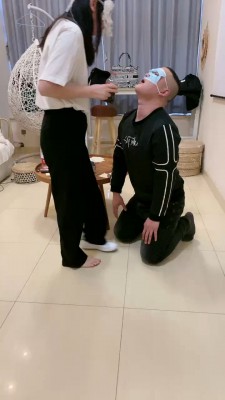 图片[5]_【香菜】小白鞋女神的脚奴/踩踏喂食 bf25950_HD绳艺资源