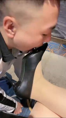 【魅儿】嘴吐喂食-高跟肉丝踩虐 bf25860_HD绳艺资源