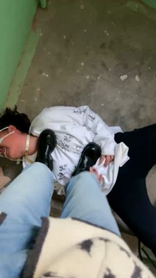 图片[2]_【微甜】户外强迫闺蜜舔脏鞋臭白袜 bf25867_HD绳艺资源