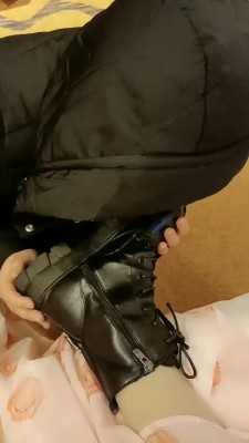 套路直播视频【宝宝S】开发闺蜜做狗-舔脏鞋/闻舔白袜 bf26161_HD绳艺资源