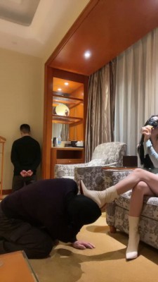 图片[3]_套路直播视频【KiKi】双狗争宠比赛-提档/遛狗/运动鞋踩踏/棉袜跪舔【完整版】 bf26465_HD绳艺资源