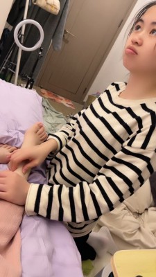 套路直播视频【橘子没熟】开发抖M闺蜜舔脚【完整版】 bf26468_HD绳艺资源