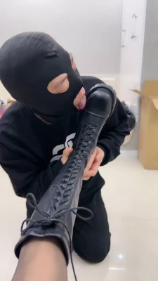 图片[2]_套路直播视频【文文S】人体烟灰缸/舔脏靴子/吃口水耳光【双视角版】 bf26417_HD绳艺资源