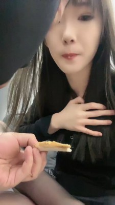 图片[4]_套路直播视频【文文S】人体烟灰缸/舔脏靴子/吃口水耳光【双视角版】 bf26417_HD绳艺资源