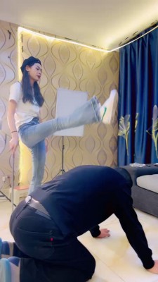 套路直播视频【凉爽S】双S高难度挑战踢踹/藤条抽/人体烟灰缸【双视角版】 bf26373_HD绳艺资源