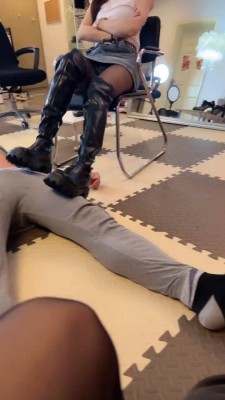 图片[4]_套路直播视频【狐狸女皇】双S-超强踩踏-高跟长靴碾压【双视角版】 bf26290_HD绳艺资源