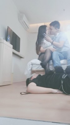 套路直播视频【小欣欣】情侣主辱绿帽-骑马坐垫/舔臭脚踩踏 bf26270_HD绳艺资源