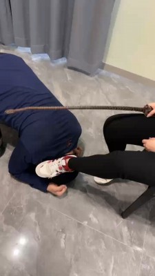 图片[2]_套路直播视频【彼岸花S】重度训练运动鞋踩踏刑虐 bf26262_HD绳艺资源