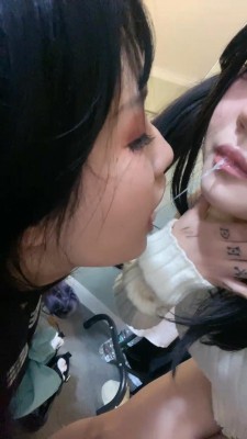 图片[5]_套路直播视频【绿子】开发闺蜜当慕/闻舔白丝裸足/耳光浓痰 bf26203_HD绳艺资源