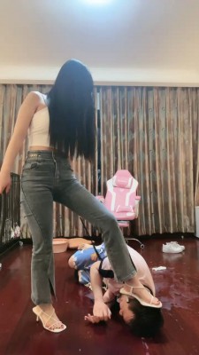 图片[12]_套路直播视频【桃幼幼】反绑艺术训练踩踏/骑马/洗脚水窒息 bf26361_HD绳艺资源