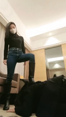 套路直播视频【御神】长靴全体重踩踏/转胯遛狗/闻舔原味白袜脚 bf26432_HD绳艺资源