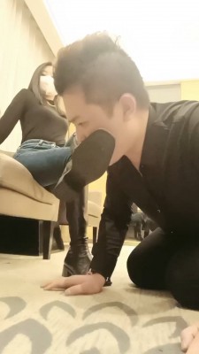 图片[8]_套路直播视频【御神】长靴全体重踩踏/转胯遛狗/闻舔原味白袜脚 bf26432_HD绳艺资源