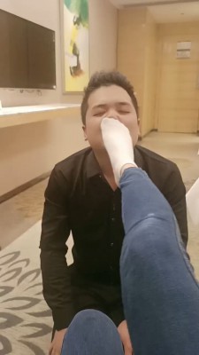 图片[10]_套路直播视频【御神】长靴全体重踩踏/转胯遛狗/闻舔原味白袜脚 bf26432_HD绳艺资源