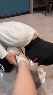 图片[5]_套路直播视频【伊妮】长靴高难度挑战踢打/抹芥末鞋油清理鞋子【完整版】 bf26266_HD绳艺资源