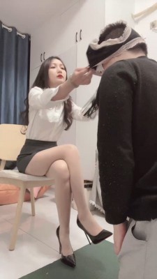 图片[3]_套路直播视频【00后尤物】棉袜塞嘴内裤套头艺术耳光/全体重踩踏/喝圣水 bf26387_HD绳艺资源