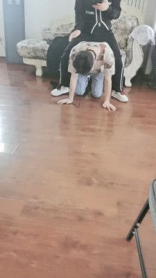 套路直播视频【妖玲】运动鞋白袜气味羞辱-遛狗 bf26363_HD绳艺资源