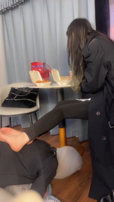 套路直播视频【暴躁小溪】骑马人肉坐垫/喝圣水/鞋踩喂食 bf26215_HD绳艺资源