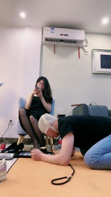 图片[5]_套路直播视频【嘉妮】闻小白鞋犯贱/黑丝高跟踩喂食/训练抽狗爪 bf26205_HD绳艺资源