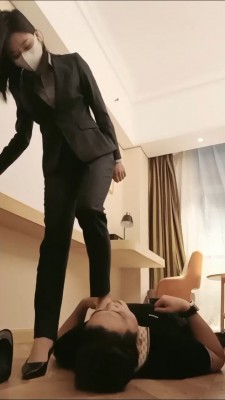 图片[2]_套路直播视频【御神】白领下班调-高跟踩踏/耳光/强迫闻鞋窝 bf26250_HD绳艺资源