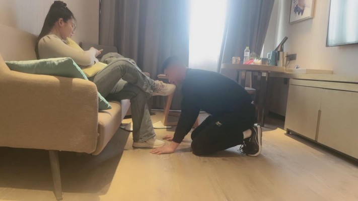 套路直播视频【诺诺子】舔运动鞋/白袜脚深喉/踩踏当坐垫 bf26272_HD绳艺资源