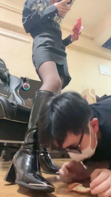 图片[7]_套路直播视频【小溪S】长靴黑丝踩奶狗/脚下喂食 bf26385_HD绳艺资源