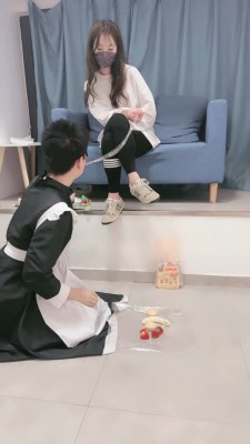 套路直播视频【晚晚】运动鞋踩踏喂食/喝洗脚水 bf26378_HD绳艺资源