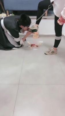 图片[2]_套路直播视频【晚晚】运动鞋踩踏喂食/喝洗脚水 bf26378_HD绳艺资源