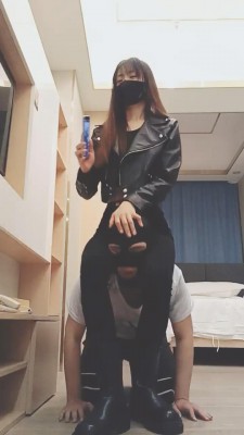 图片[4]_套路直播视频【美娜格格】夜店女神马丁靴碾头坐头/酸奶浓痰喂养/腿绞钻胯 bf26375_HD绳艺资源