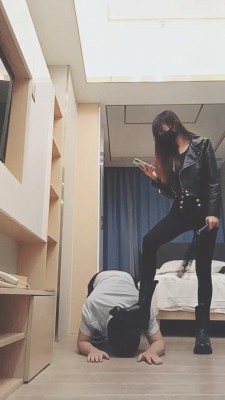 图片[6]_套路直播视频【美娜格格】夜店女神马丁靴碾头坐头/酸奶浓痰喂养/腿绞钻胯 bf26375_HD绳艺资源