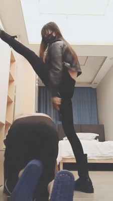 图片[7]_套路直播视频【美娜格格】夜店女神马丁靴碾头坐头/酸奶浓痰喂养/腿绞钻胯 bf26375_HD绳艺资源