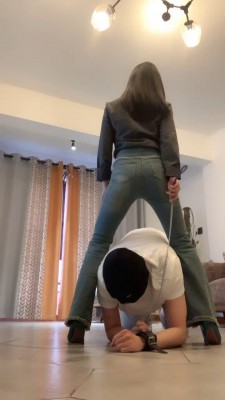 图片[3]_套路直播视频【宝爷】高跟踩踏-骑马胯下辱-吃口水-腿绞窒息 bf26369_HD绳艺资源