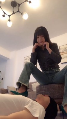 图片[4]_套路直播视频【宝爷】高跟踩踏-骑马胯下辱-吃口水-腿绞窒息 bf26369_HD绳艺资源