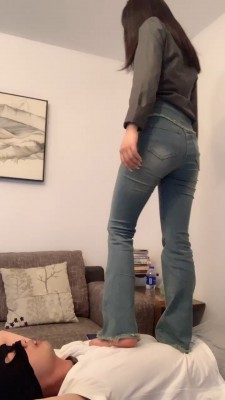 图片[6]_套路直播视频【宝爷】高跟踩踏-骑马胯下辱-吃口水-腿绞窒息 bf26369_HD绳艺资源