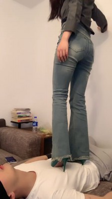 图片[11]_套路直播视频【宝爷】高跟踩踏-骑马胯下辱-吃口水-腿绞窒息 bf26369_HD绳艺资源