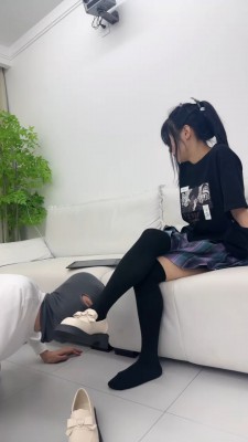 图片[7]_套路直播视频【狗哥】过膝袜S全体重踩踏-骑马转胯-臭脚捂脸 bf26421_HD绳艺资源