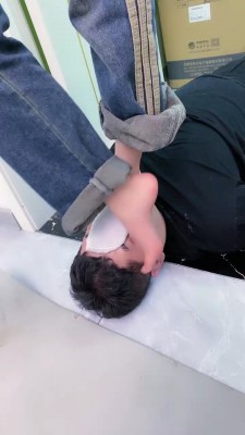 图片[8]_套路直播视频【麋鹿银儿】白棉袜脚重度踩踏/深喉脚耳光/骑马溜双狗 bf26416_HD绳艺资源