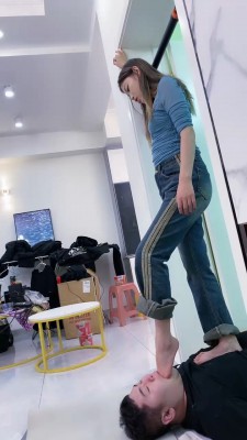 图片[10]_套路直播视频【麋鹿银儿】白棉袜脚重度踩踏/深喉脚耳光/骑马溜双狗 bf26416_HD绳艺资源