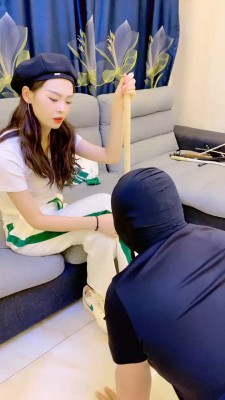 套路直播视频【冷鸢大大】运动鞋白棉袜踩踏-重度踢踹-棒子训练 bf26419_HD绳艺资源