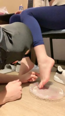 图片[7]_套路直播视频【伊伊S】高跟裸足踩踏喂食-小白鞋碾压 bf26331_HD绳艺资源