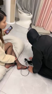 图片[2]_套路直播视频【一一S】开发新模特S-超强刷鞋底强迫吃/脏水压头窒息 bf26353_HD绳艺资源