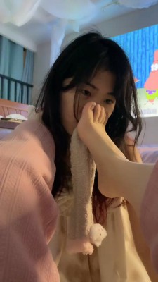 图片[4]_套路直播视频【橘子没熟】超美母畜-棉袜脚踩-叼袜子-羞涩舔脚 bf26299_HD绳艺资源