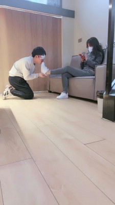 套路直播视频【晚晚】舔脏小白鞋-红色船袜-踩踏恋足 bf26315_HD绳艺资源