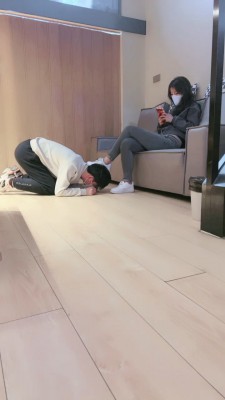 图片[2]_套路直播视频【晚晚】舔脏小白鞋-红色船袜-踩踏恋足 bf26315_HD绳艺资源