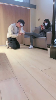 图片[3]_套路直播视频【晚晚】舔脏小白鞋-红色船袜-踩踏恋足 bf26315_HD绳艺资源