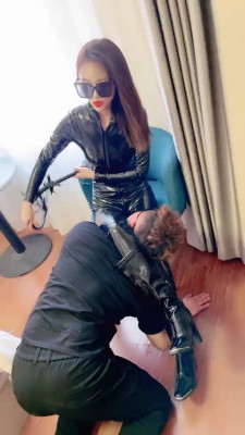 图片[6]_套路直播视频【浅夏】车模皮衣皮靴虐狗-训练踩踏脚深喉 bf26316_HD绳艺资源